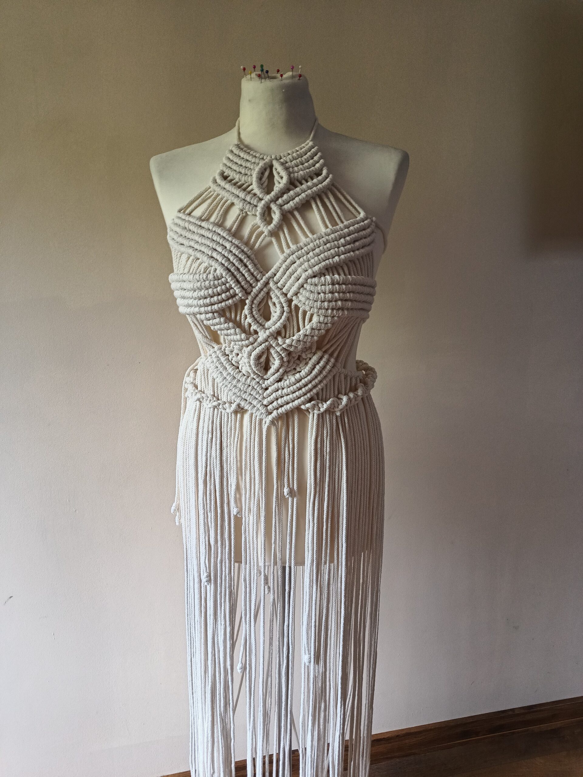 Wyplatana sukienka z odpinanym paskiem, luksusowa sukienka w stylu boho - obrazek 7